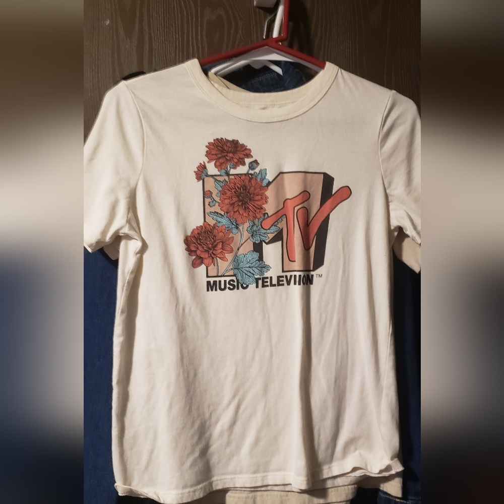 Women's MTV Cream Tee with Red and Blue Floral Graphic Size Small